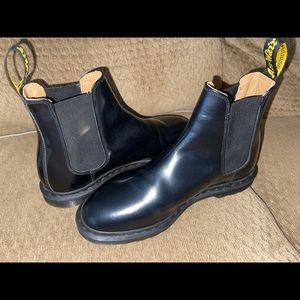 black chelsea boot doc martens